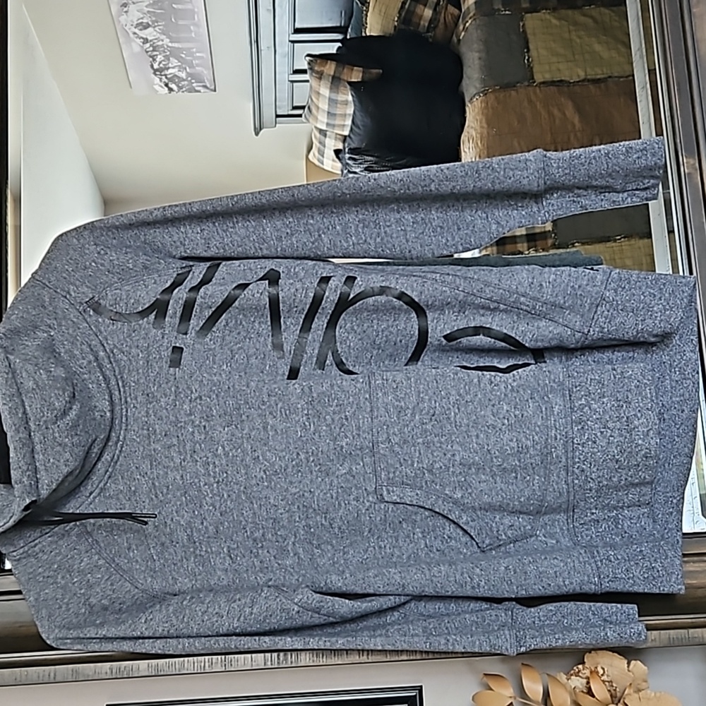 CALVIN KLEIN performance sweatshirt. Front pocket, thumb holes. Size Small